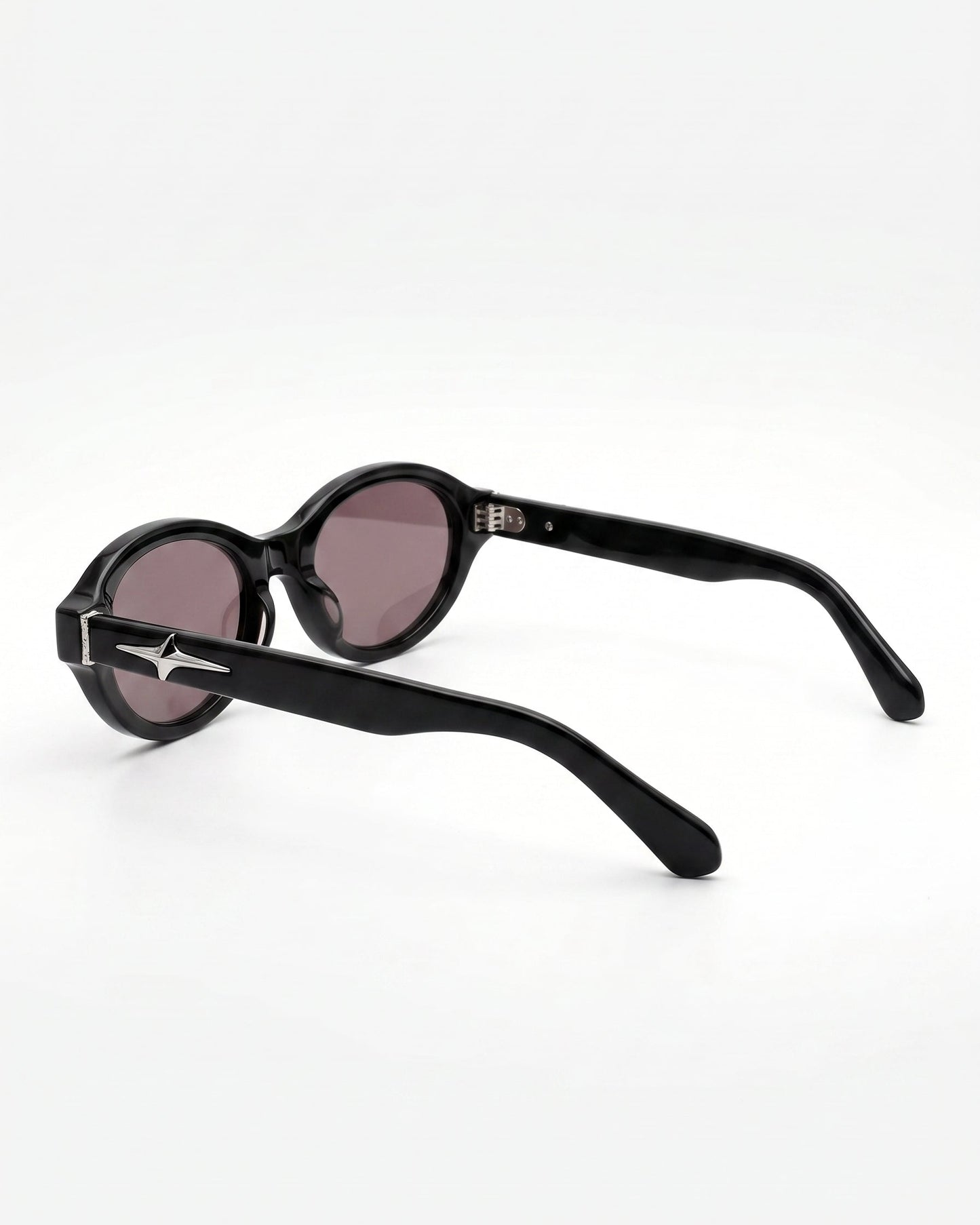 Find eyewear with oval shape Black- FD9015