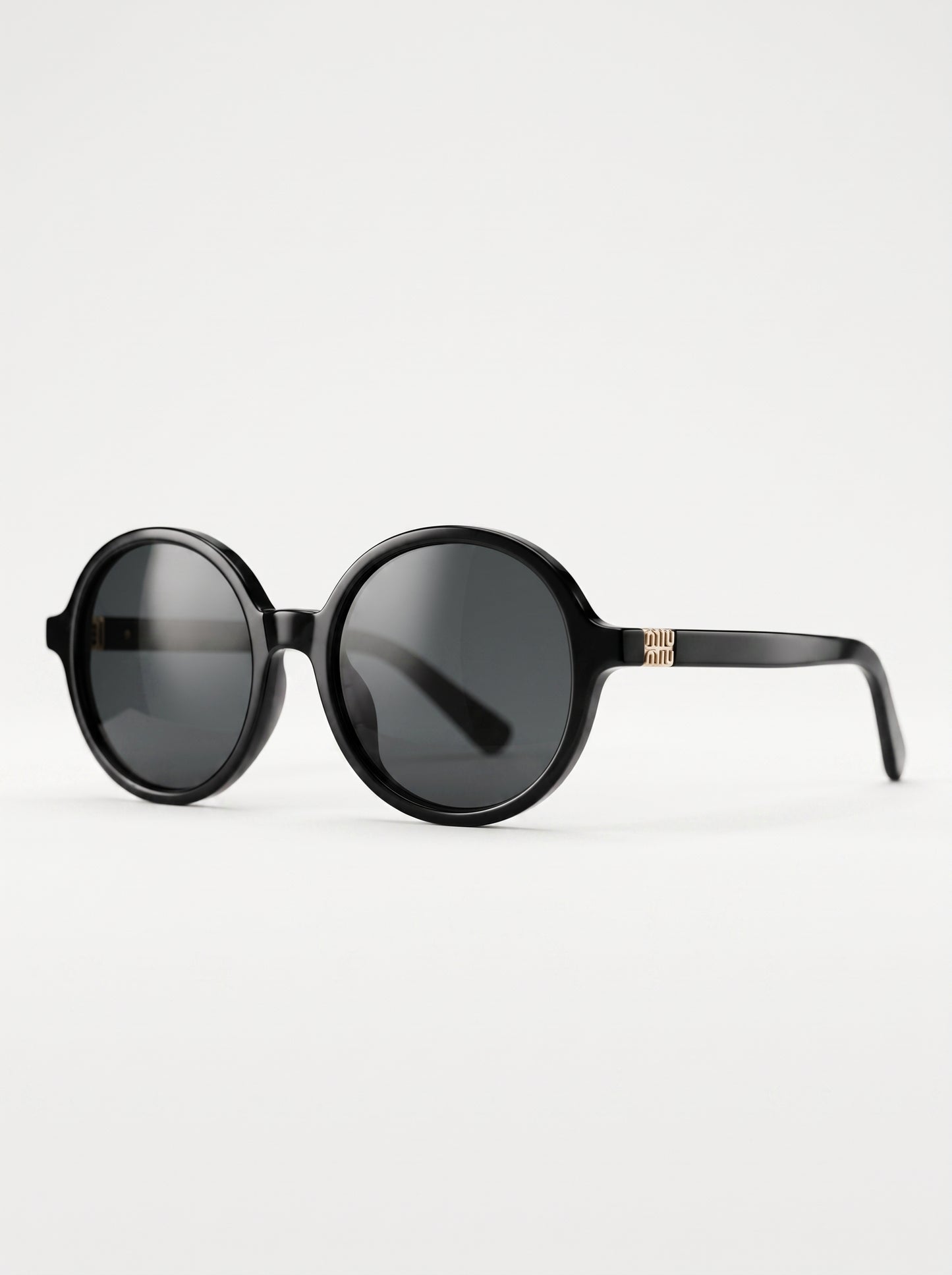Find eyewear with round shape Black - FD9019