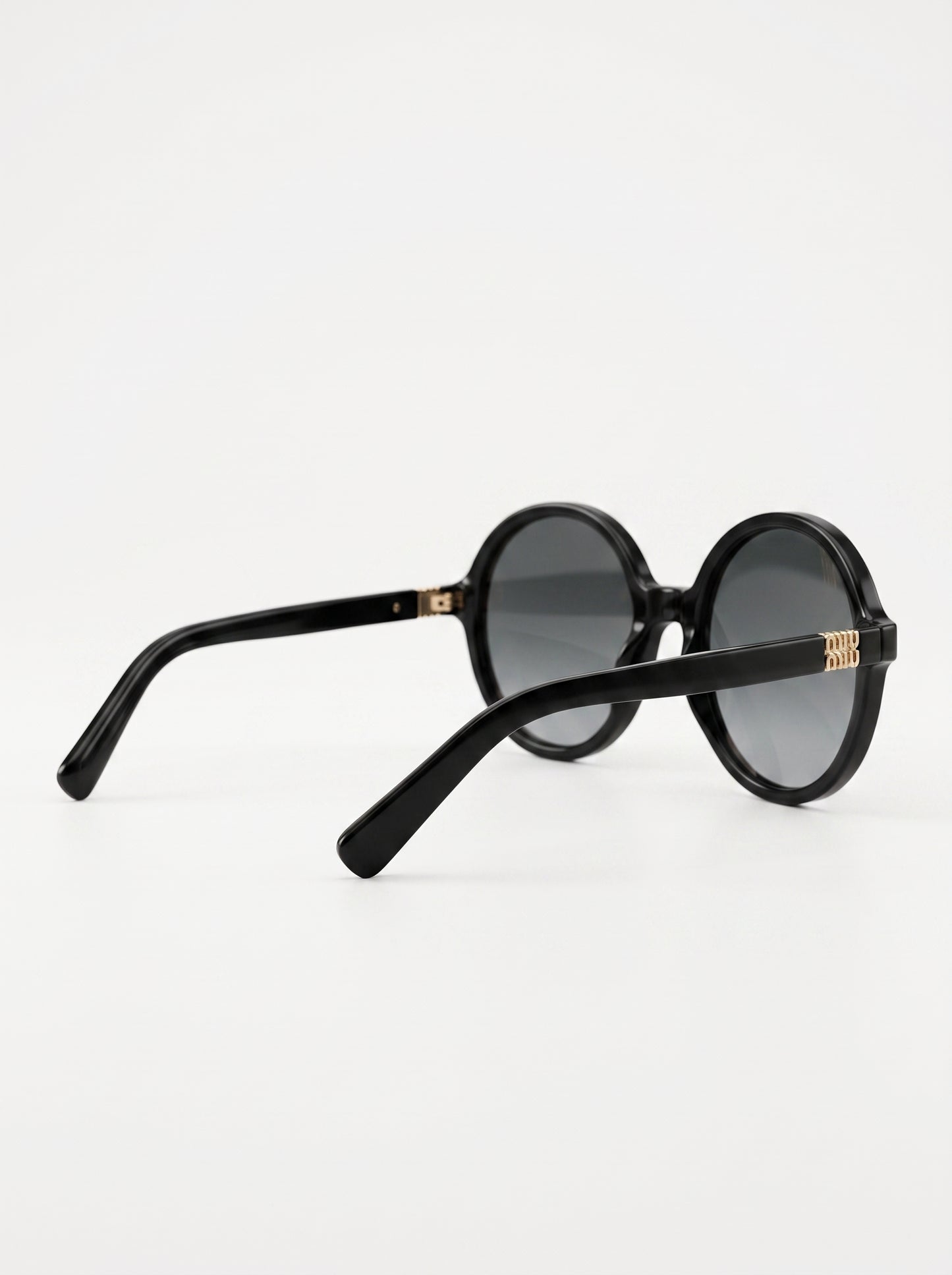 Find eyewear with round shape Black - FD9019